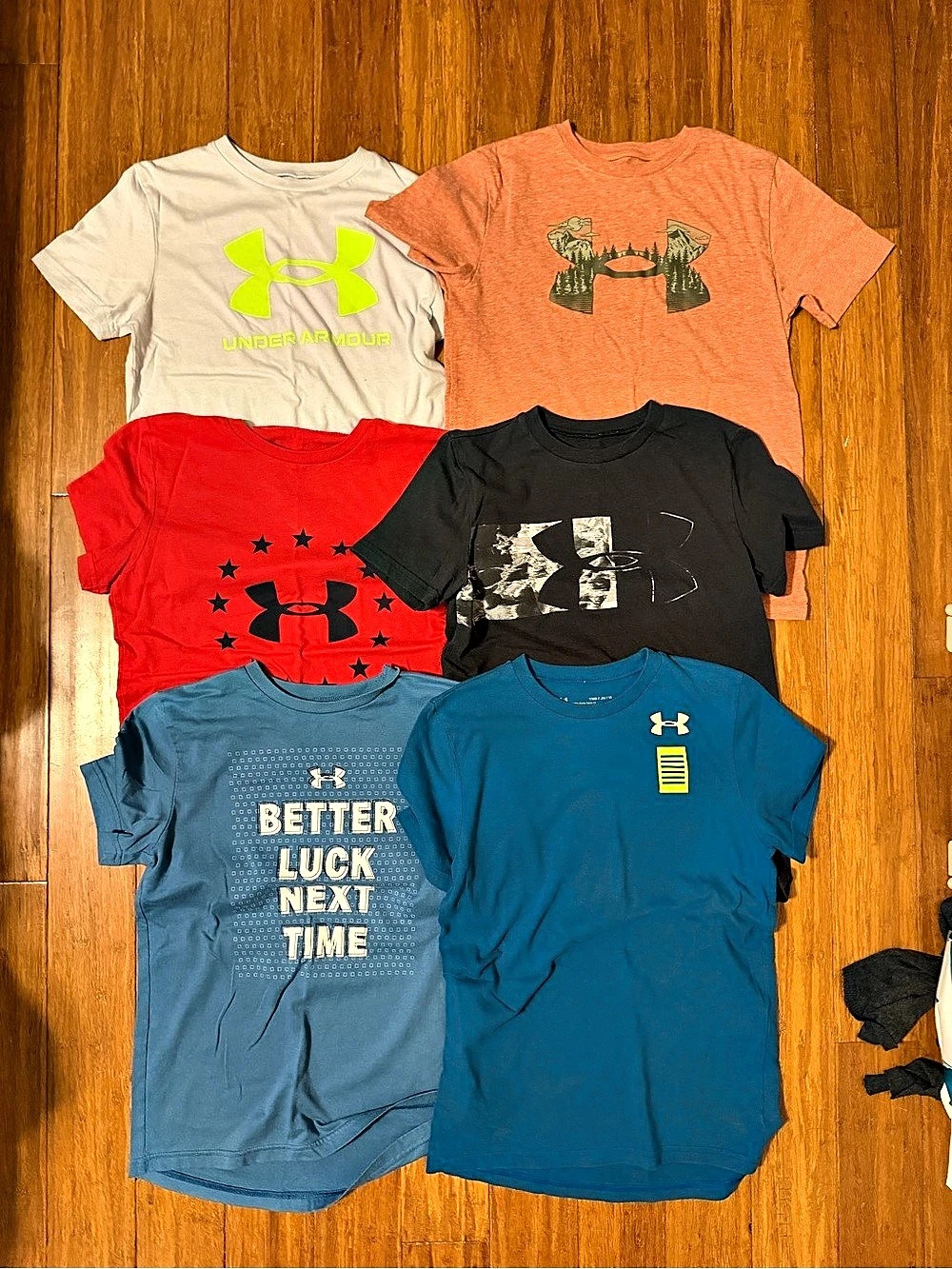 **Bundle Under Armour HeatGear Graphic Tee Boys Medium (8)